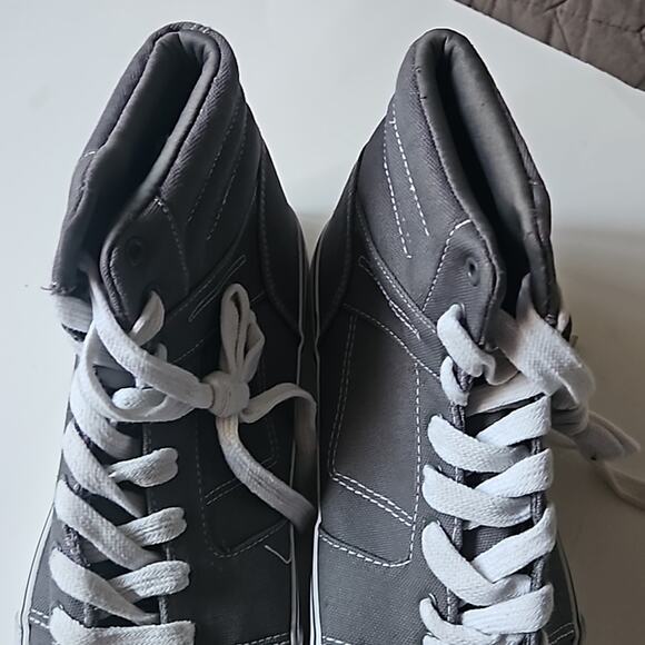 Airwalk gray Men  shoes sneakers high top Size 8.5 - Picture 4 of 9